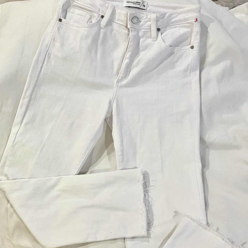 White skinny jeans.